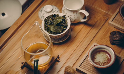 Заваренный зелёный чай