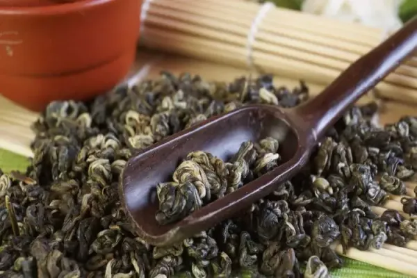 Зеленый чай Би Ло Чунь: описание и свойства «изумрудной спирали весны»