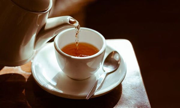 Есть ли в чёрном чае калории и сколько ккал в напитке без сахара