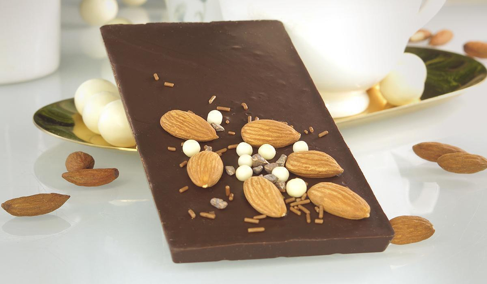 Albert Hof «Белфорт» горький шоколад ручной работы (75%) с миндалем